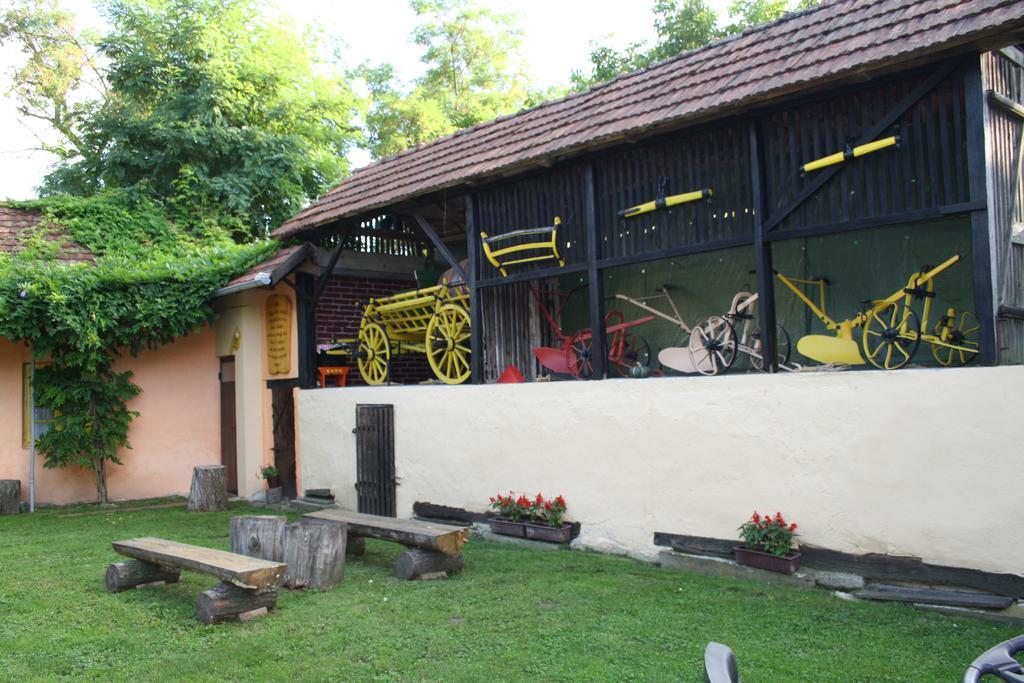 Seoski Turiziam Larva Trenkovo Kültér fotó